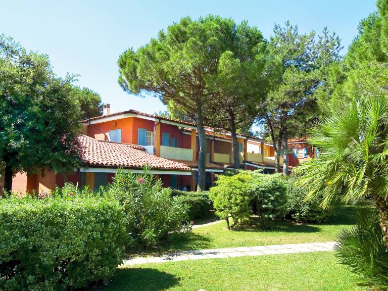 Holiday apartment with terrace, pool & garden | Pets are welcome — photo 3