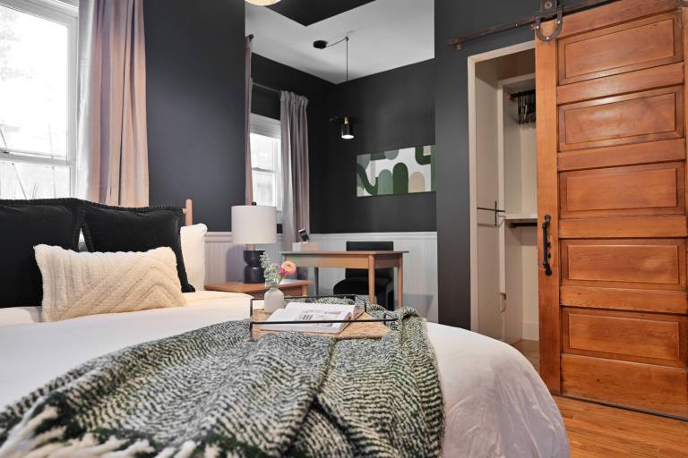 Wonderful villa with yard | Near King Center for Nonviolent Social Change | Suitable for remote work | Pets allowed — photo 2