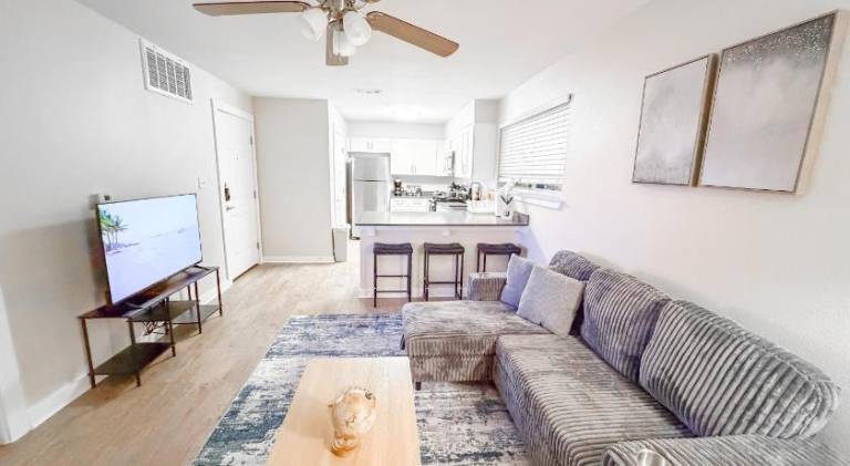 Rental apartment with pool | Pets allowed in Grand Prairie, TX