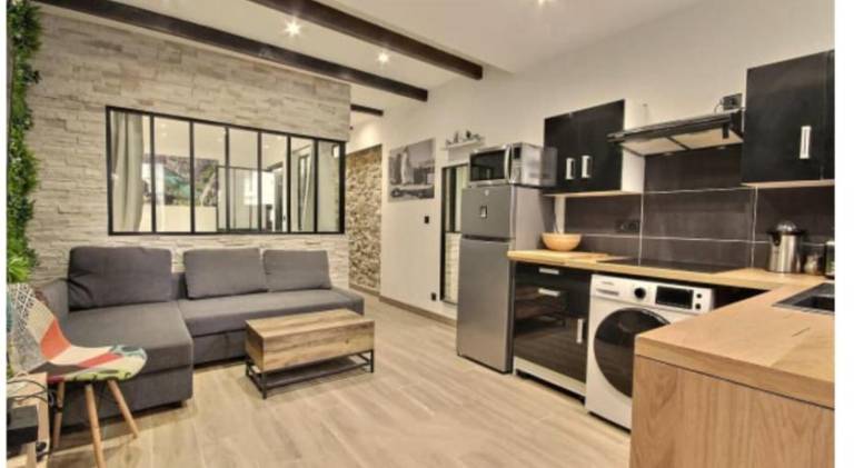 2 rooms 30 m2 full of charm, in the heart of the 7th arrondissement Marseille in Marseille
