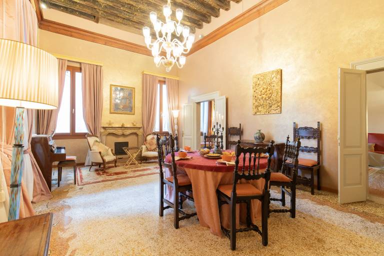 Vacation home with patio | Next to Rialto Bridge | City view — photo 3