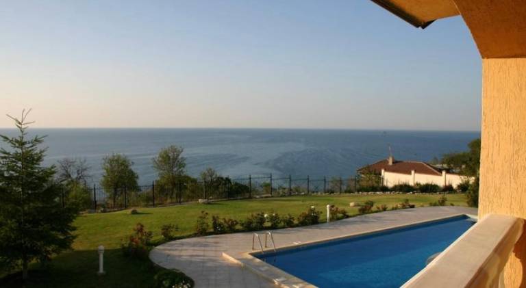 Villa with jacuzzi & pool — photo 3