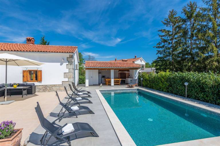 Villa with BBQ, yard & pool | Pool view — photo 2