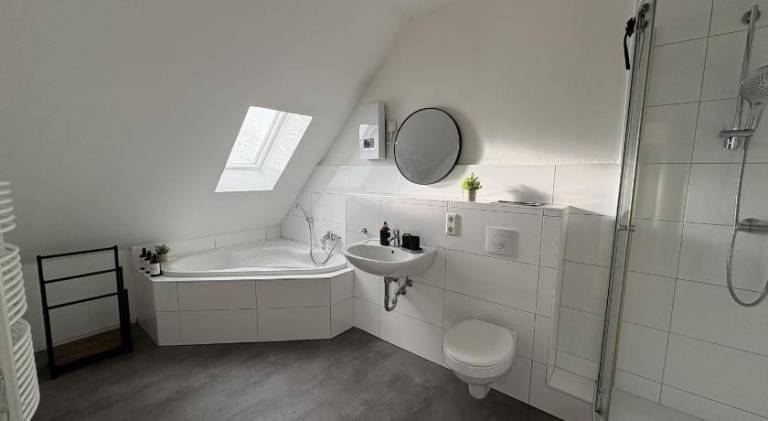 Moderne Unterkunft mit Komfort & Top-Lage — photo 2