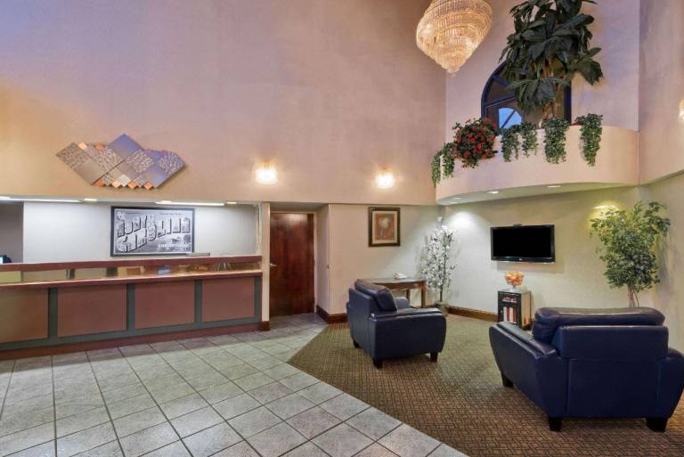 Super 8 By Wyndham Huntersville/Charlotte Area — photo 3