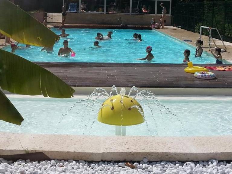 Pleasant chalet with patio & heated pool | Pet-friendly in Saint-Jean-du-Gard