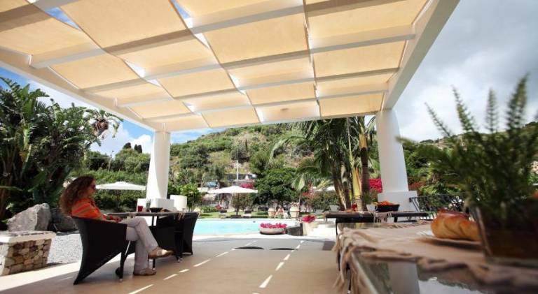 Family-oriented charming serviced apartment with pool, terrace & yard | Pets are welcome — photo 3
