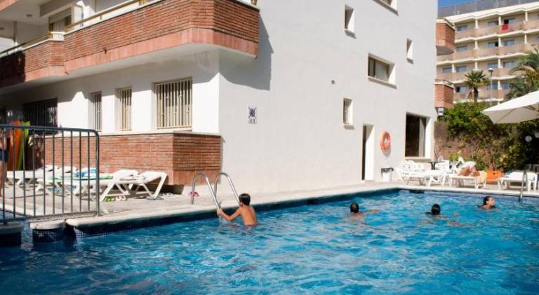 Charming rental apartment with garden, patio & pool | Close to the beach | Pets allowed — photo 4