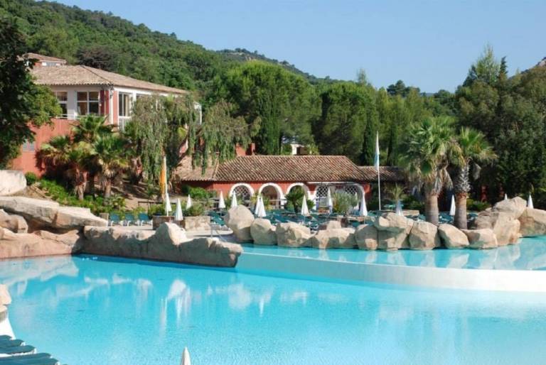 Gite with patio, garden & hot tub in Grimaud