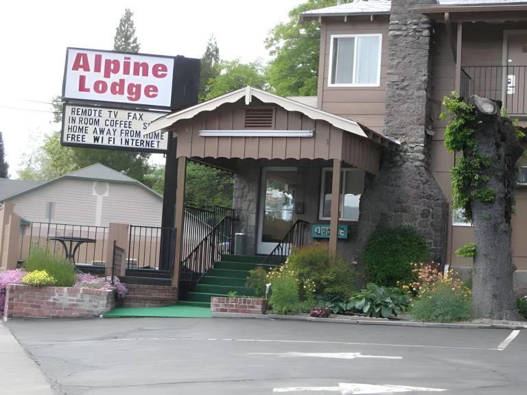 The Cottage Inn at Mount Shasta in Mount Shasta, CA