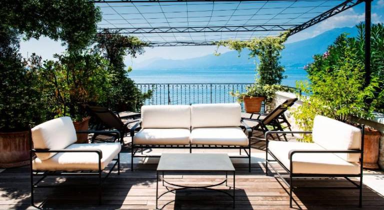 Villa with yard & terrace in Torri del Benaco