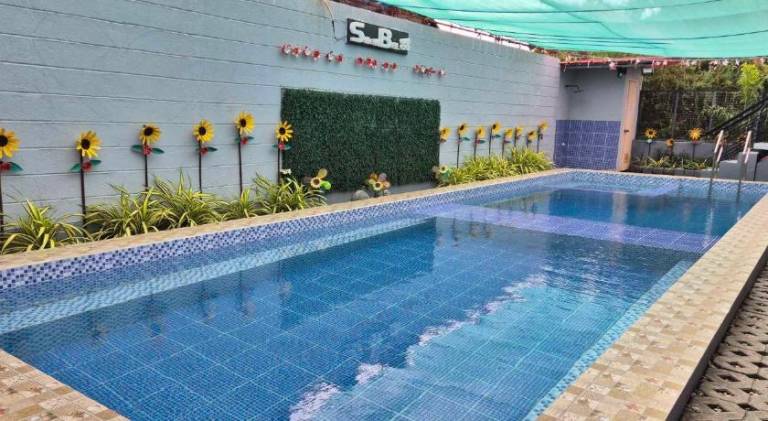 Villa Sherbel 88 with Access to White Beach in Calatagan