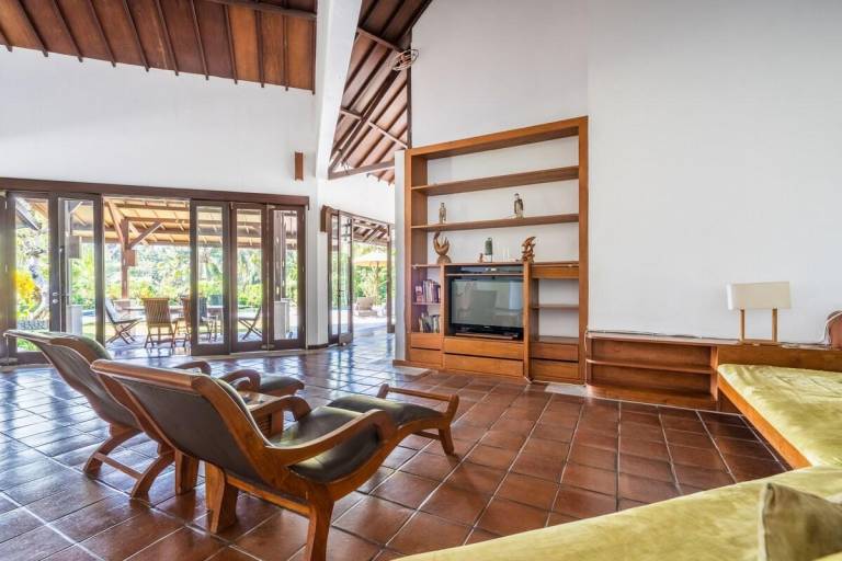 Villa with private pool, garden & patio — photo 4