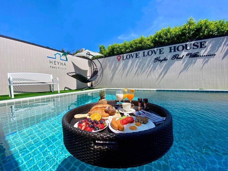Ample villa with patio, private pool & grill | Suitable for remote work | Pets are welcome in Hua Hin