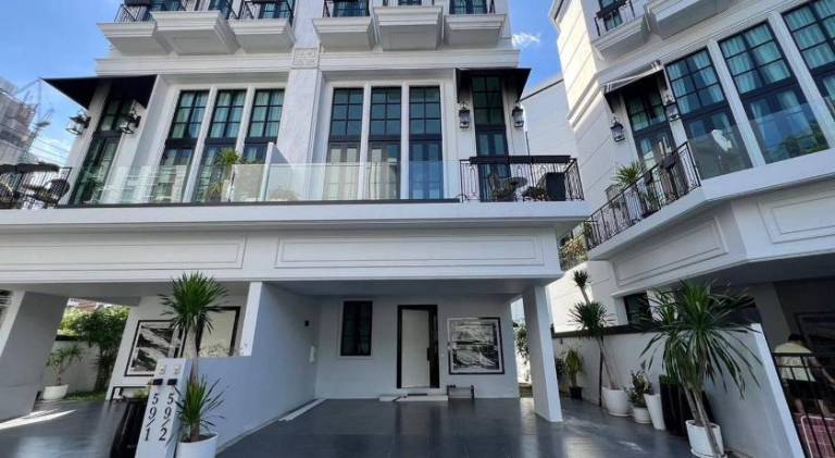 Luxury Pool Villa 5BR 12pax with Private Lift in Ekkamai — photo 4