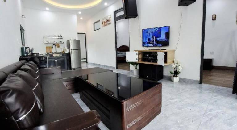 Ample vacation home with terrace, yard & jacuzzi | Dogs allowed — photo 4