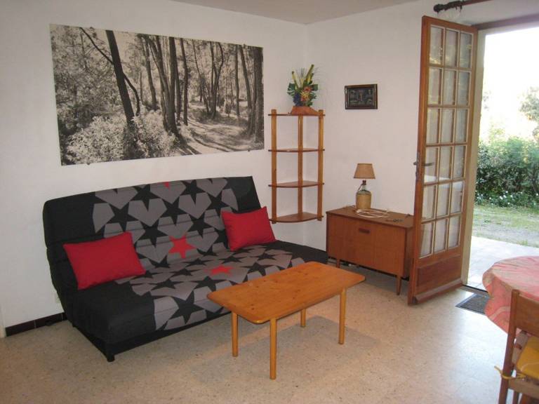 Ground Floor Villa with Terrace, Garden, and Parking in Super Cavalaire — photo 5
