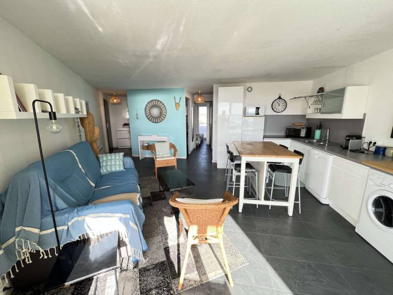 Apartment with pool — photo 4