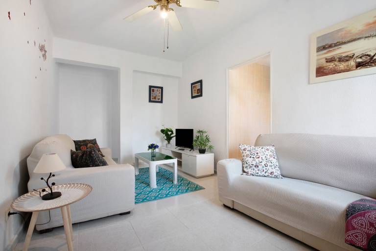 Holiday apartment with pool & patio | Garden view — photo 5