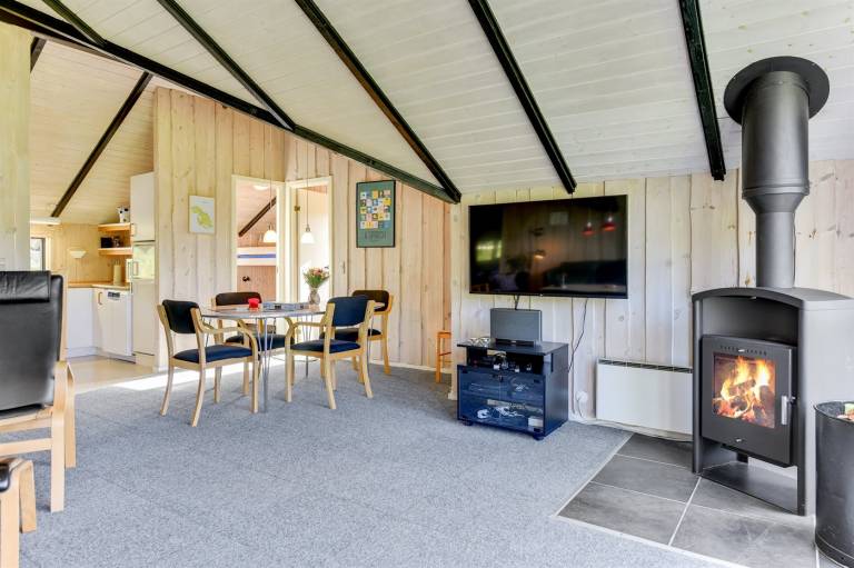 Family-friendly vacation home with jacuzzi, BBQ & sauna | Pets are welcome — photo 5