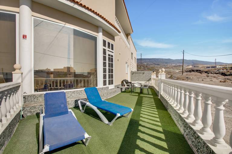 Vacation Home 'Casa del Pescador Planta Baja' near Beach with Terrace & Wi-Fi — photo 2