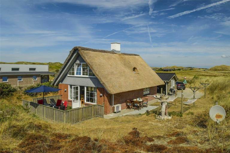Fully equipped vacation home with patio & barbeque | Beach nearby | Pets are welcome in Hvide Sande