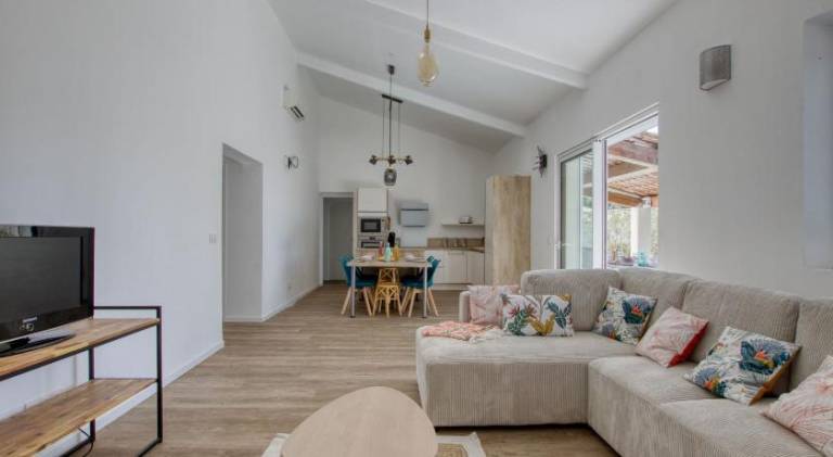 House with 4 rooms for 8 persons in Bandol