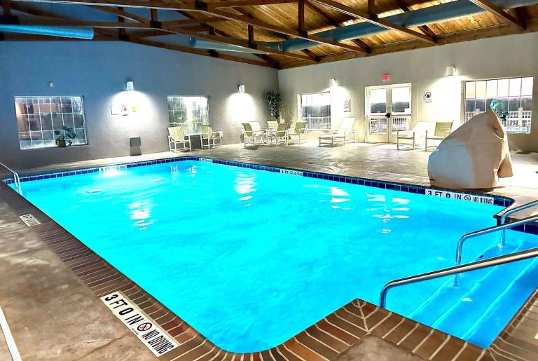 Microtel Inn & Suites by Wyndham Quincy Downtown/River Area — photo 2