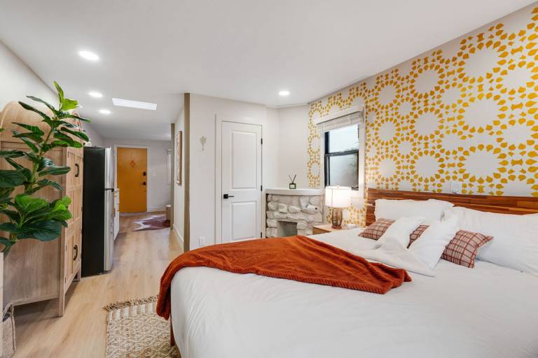 Family-friendly charming vacation home with fast internet | Pet-friendly — photo 3