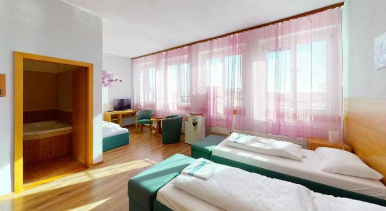 Hotel Hubert Nove Zamky — photo 2