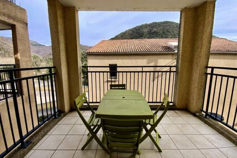 Holiday apartment with patio — photo 5