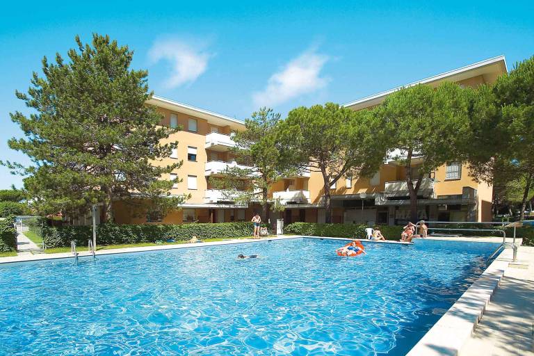 Apartment with pool & garden | Pets allowed — photo 3