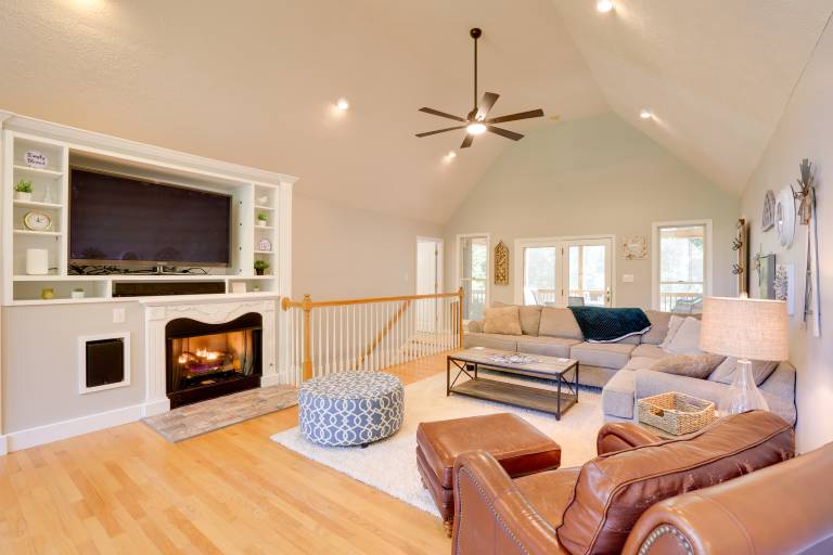 Smith Mountain Lake Home w/ Private Hot Tub & Dock — photo 4