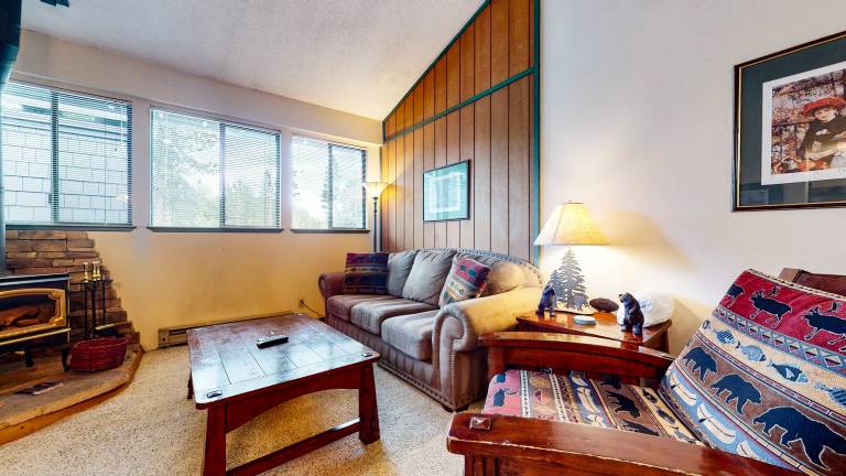 Condo with BBQ, sauna & jacuzzi | Mountain view in Mammoth Lakes, CA