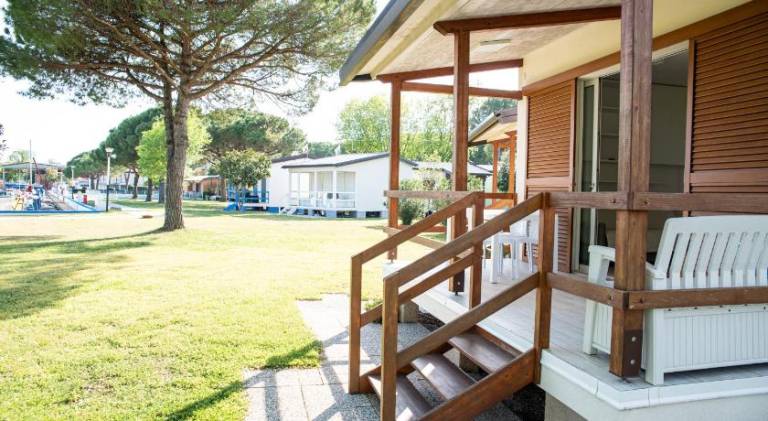 Apartment with pool, terrace & yard in Jesolo