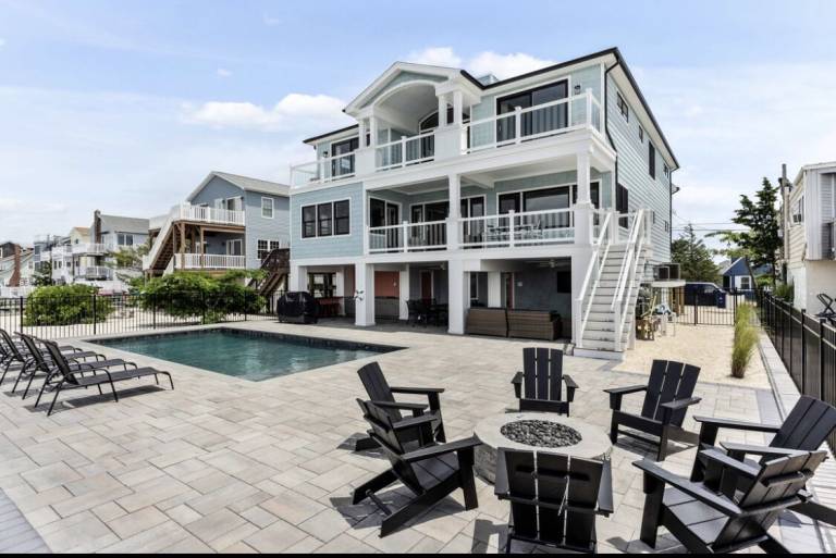 House Ship Bottom