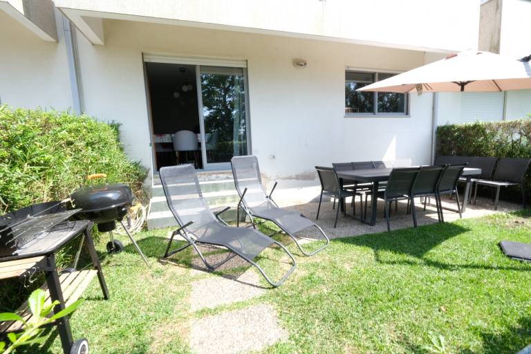 Family-oriented ample villa with terrace, garden & BBQ | Water view | Dogs allowed — photo 4