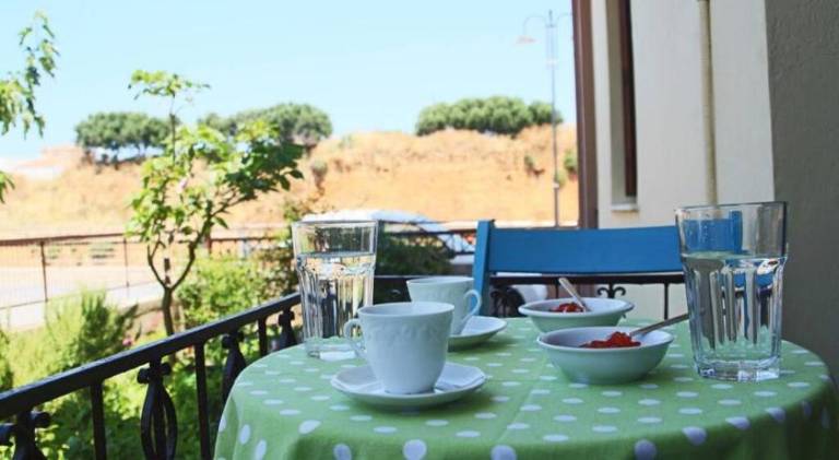 Fully equipped wonderful apartment with patio & yard | Perfect for remote work | Dogs allowed — photo 5