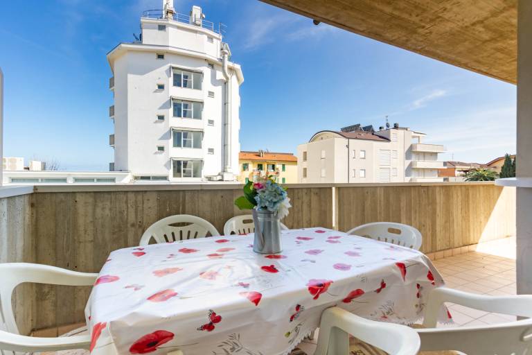 Holiday apartment with 2 rooms for 6 persons in Alba Adriatica