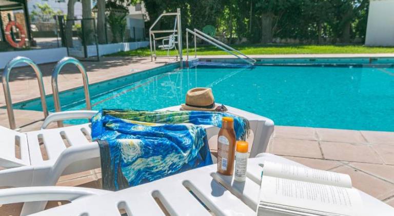 Vacation home with terrace, yard & pool | Dogs allowed in Granada