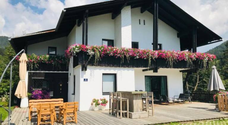 Apartment with yard, barbeque & patio in Bad Kleinkirchheim