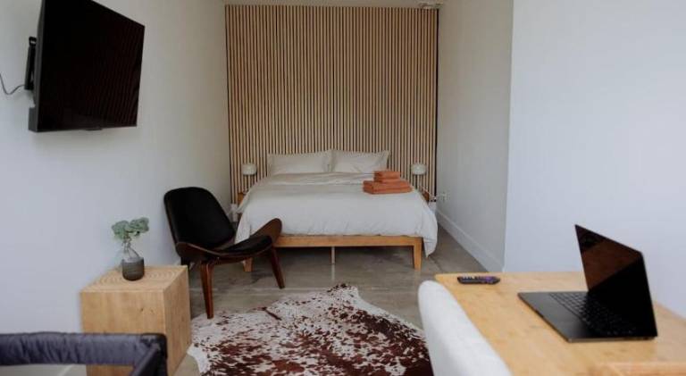 Cozy Charm in West Hollywood — photo 2