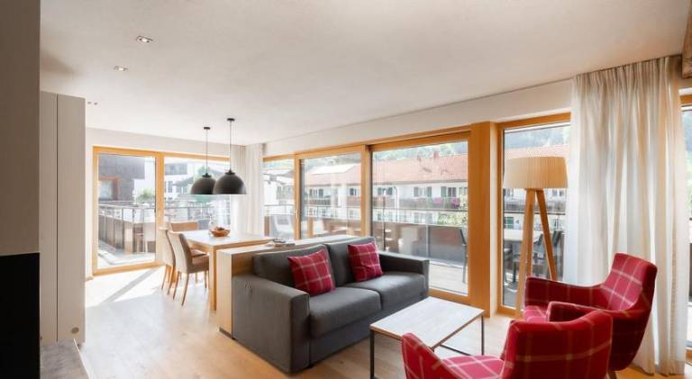 Big serviced apartment with sauna, pool & yard | Pets are welcome — photo 2
