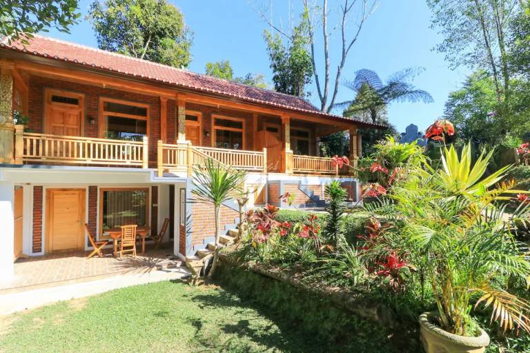Bungalow with garden — photo 4