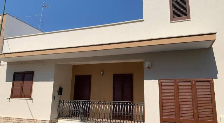 Vacation home with yard & terrace in Sannicola