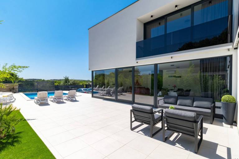Fully equipped villa with barbecue, patio & private pool | Dogs allowed — photo 5