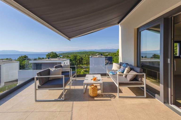 Rental apartment with barbecue in Omisalj