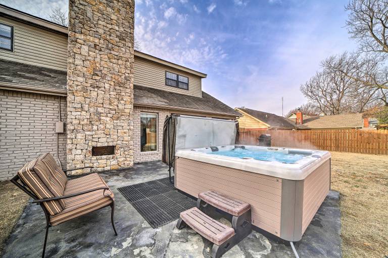 Immaculate 'Woodland View' Retreat w/ Hot Tub — photo 2