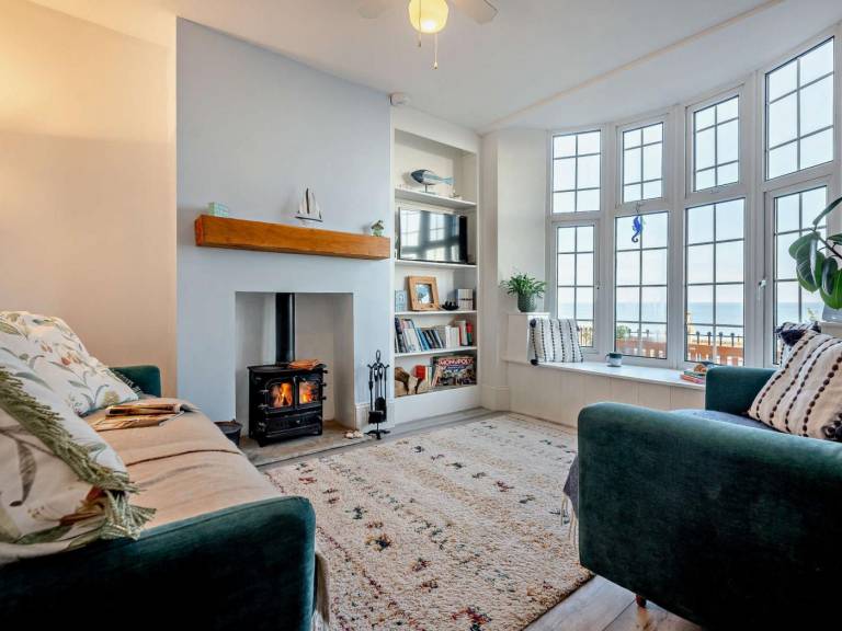 Fully equipped cottage with barbecue & yard | Water view | Pet-friendly — photo 3