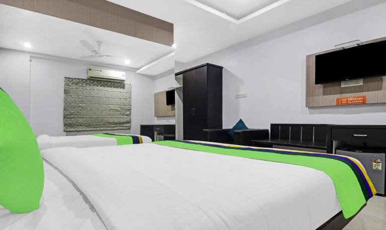 Madhura Inn Xclusive — photo 2